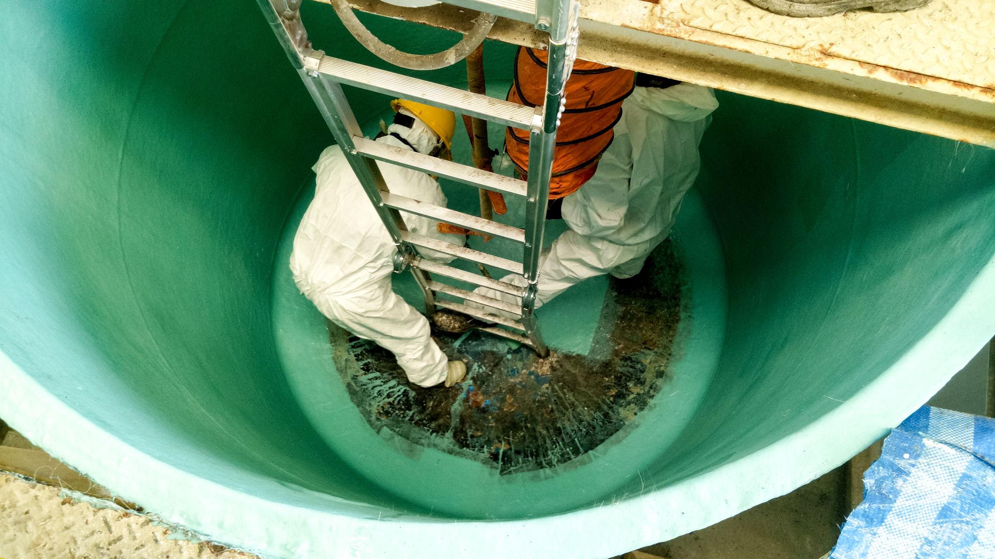 Lining process of coating tank and repair by resin and fiberglass Lining process of coating tank and repair by resin and fiberglass
